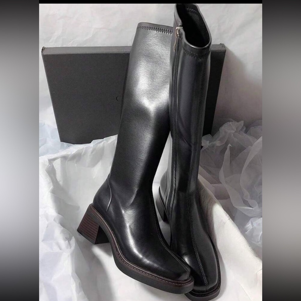 Elegant Black Heeled Boots